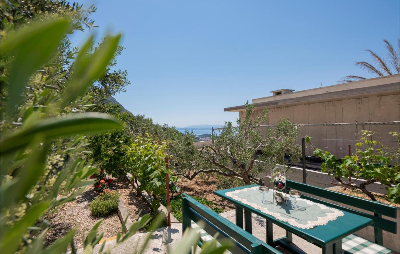 Nice Apartment In Makarska With Wifi Экстерьер фото